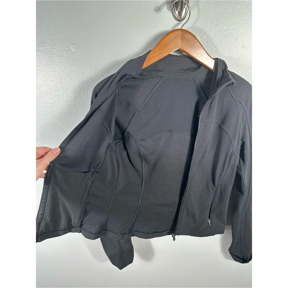 Lululemon Black Nulu Cropped Define Jacket Size 6 Gym Workout Activewear Chic